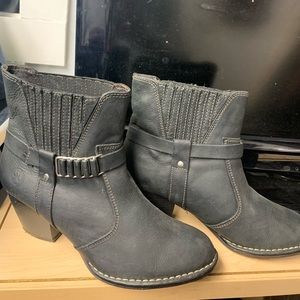 Lobo Solo ankle boots
